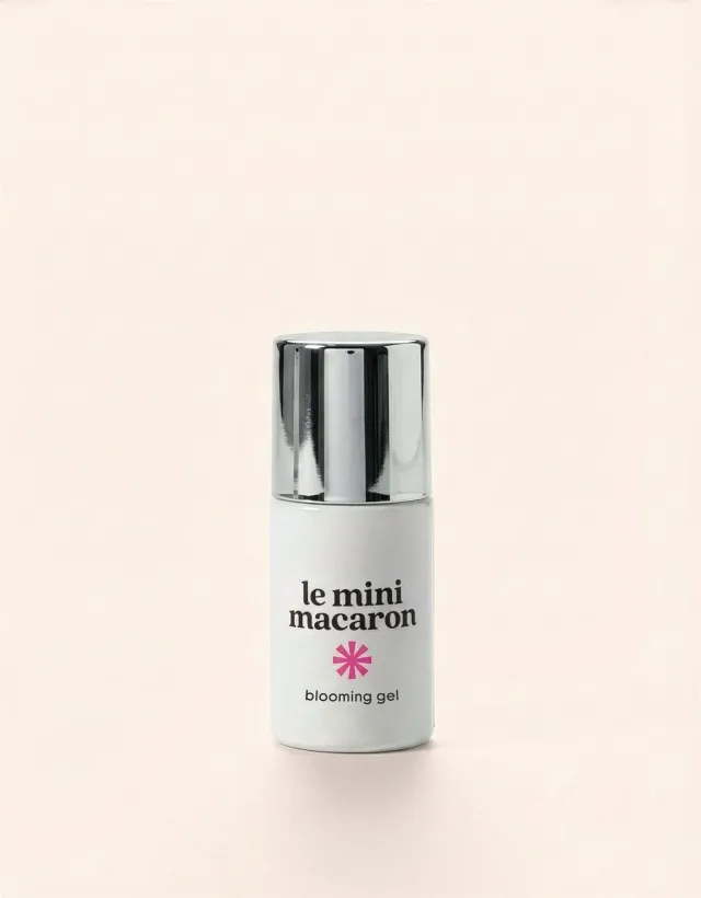 Le Mini Macaron Blooming Gel nail art transparent